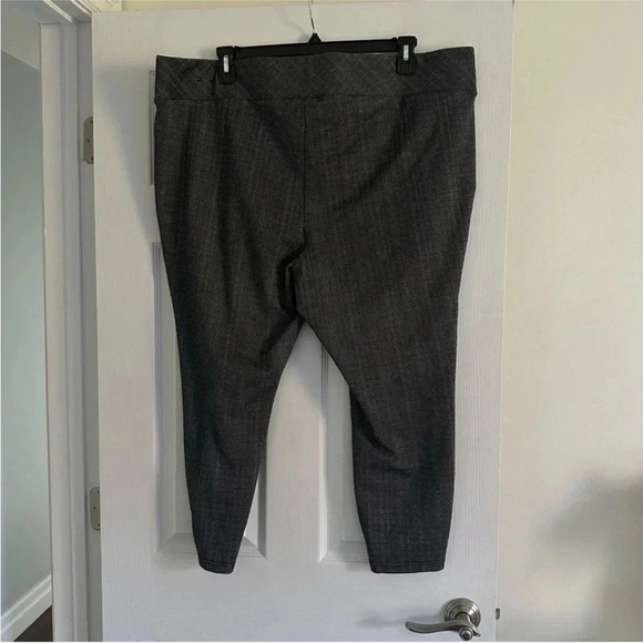 Size 4R Torrid Grey Pull-On Relaxed High-Rise Pant - Picture 3 of 5
